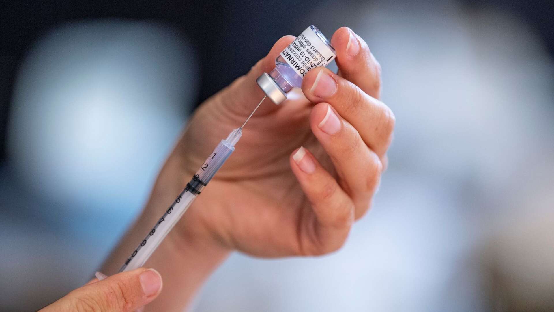 Vaccinsamordnare Anders Nordmark hoppas att de värmlänningar som har ett kraftigt nedsatt immunförsvar ska kunna få en tredje spruta i september.