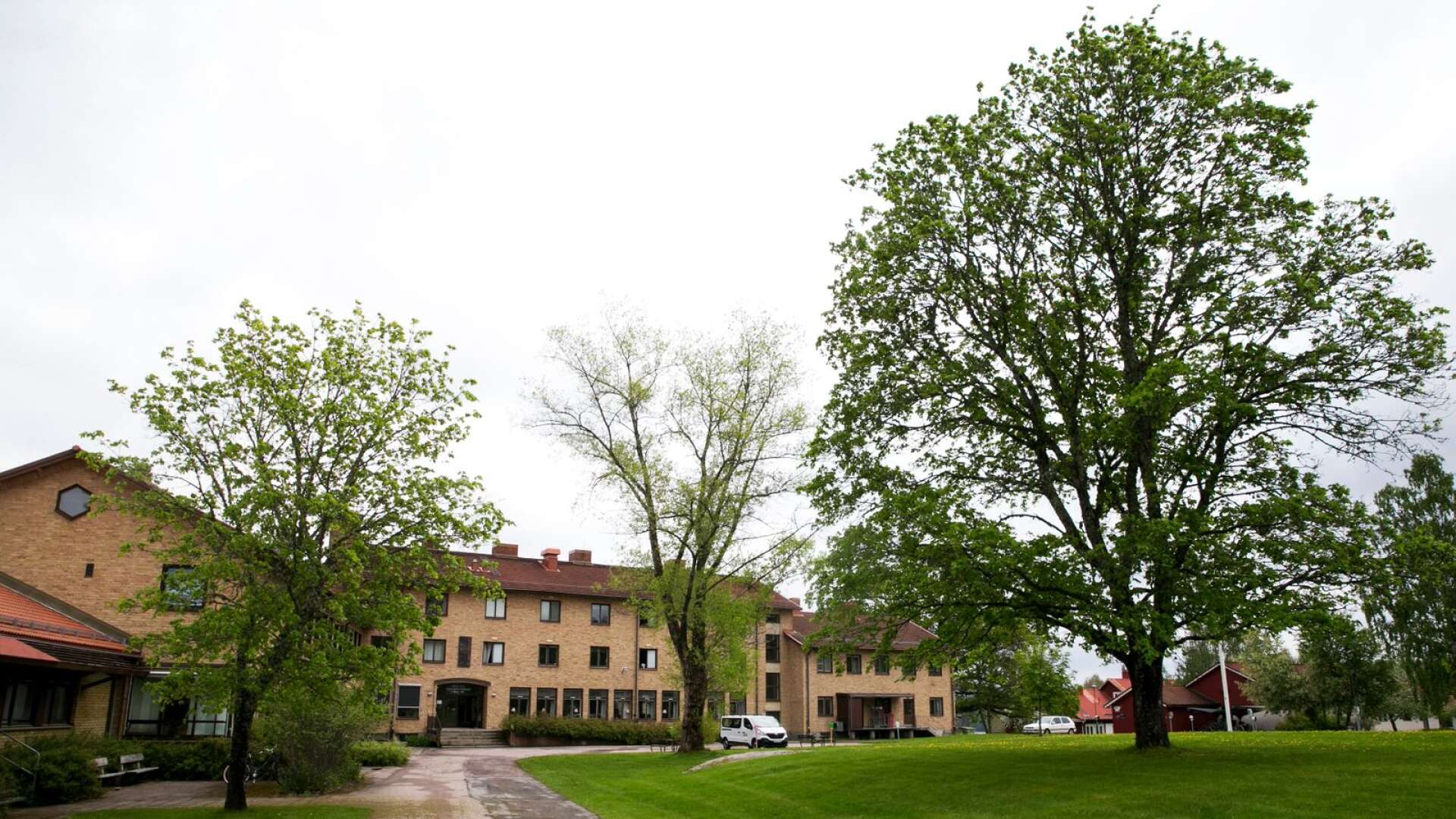 Kyrkeruds folkhögskola ligger under Region Värmland och har ett stort område med flera byggnader till sitt förfogande.