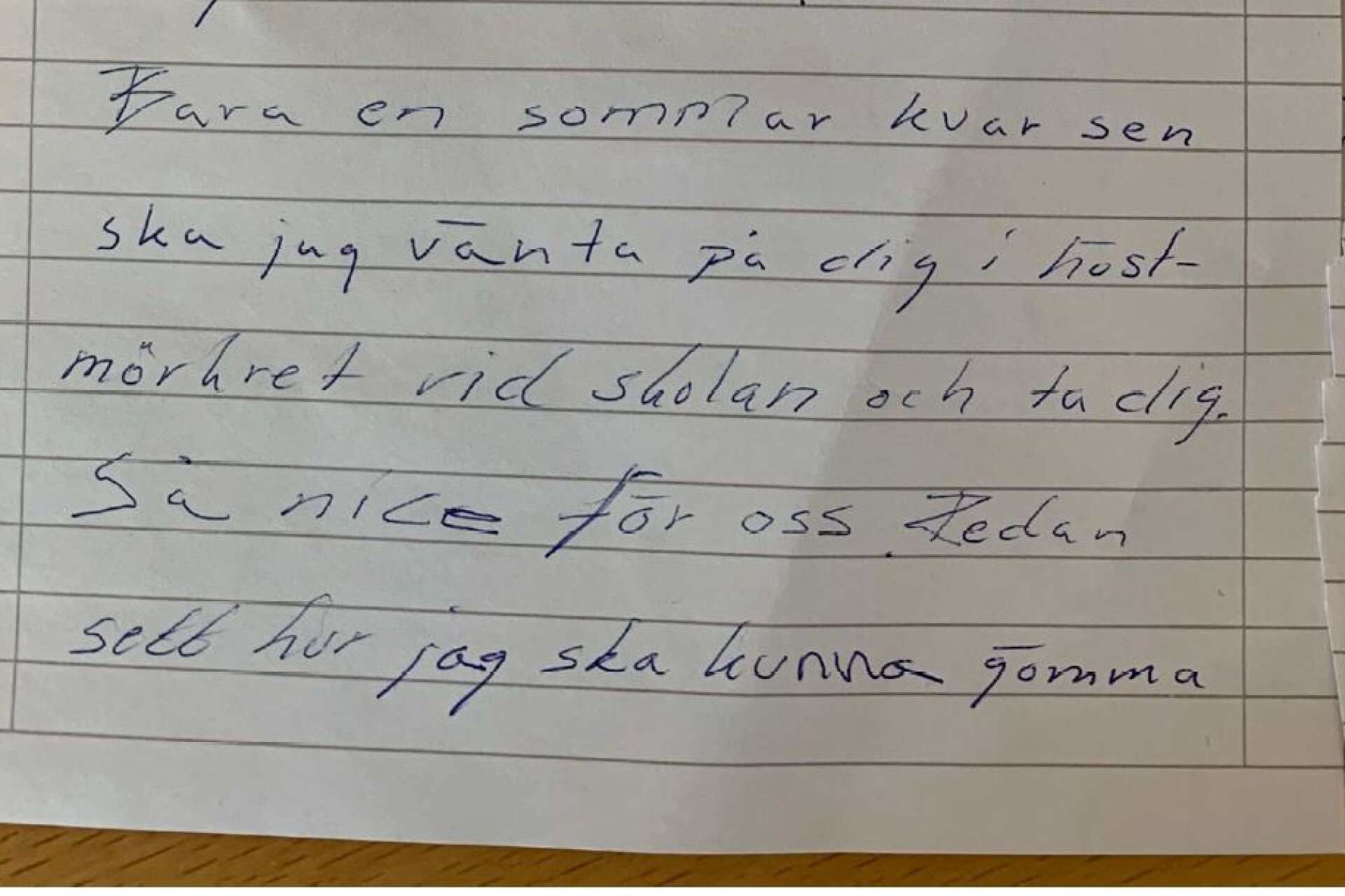 När den legitimerade läraren fått hans jobb på en skola i Kristinehamn försökte lärarvikarien skrämma i väg henne med anonyma brev och hot om våldtäkt.