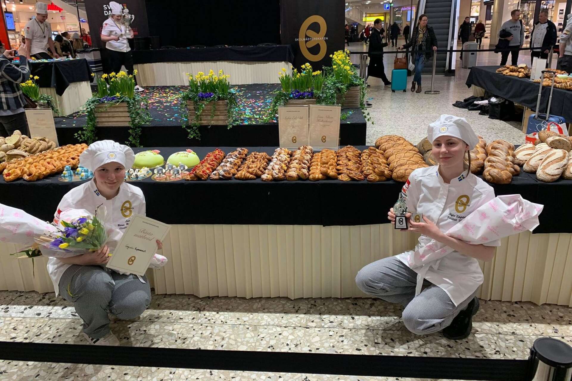 Lene Nilsen från Säffle och Sofia Edefeldt från Forshaga är Sveriges bästa gymnasiebagare i kategorin matbröd. Utmärkelsen vann de på Skol-SM i bageri i Göteborg i tisdags.