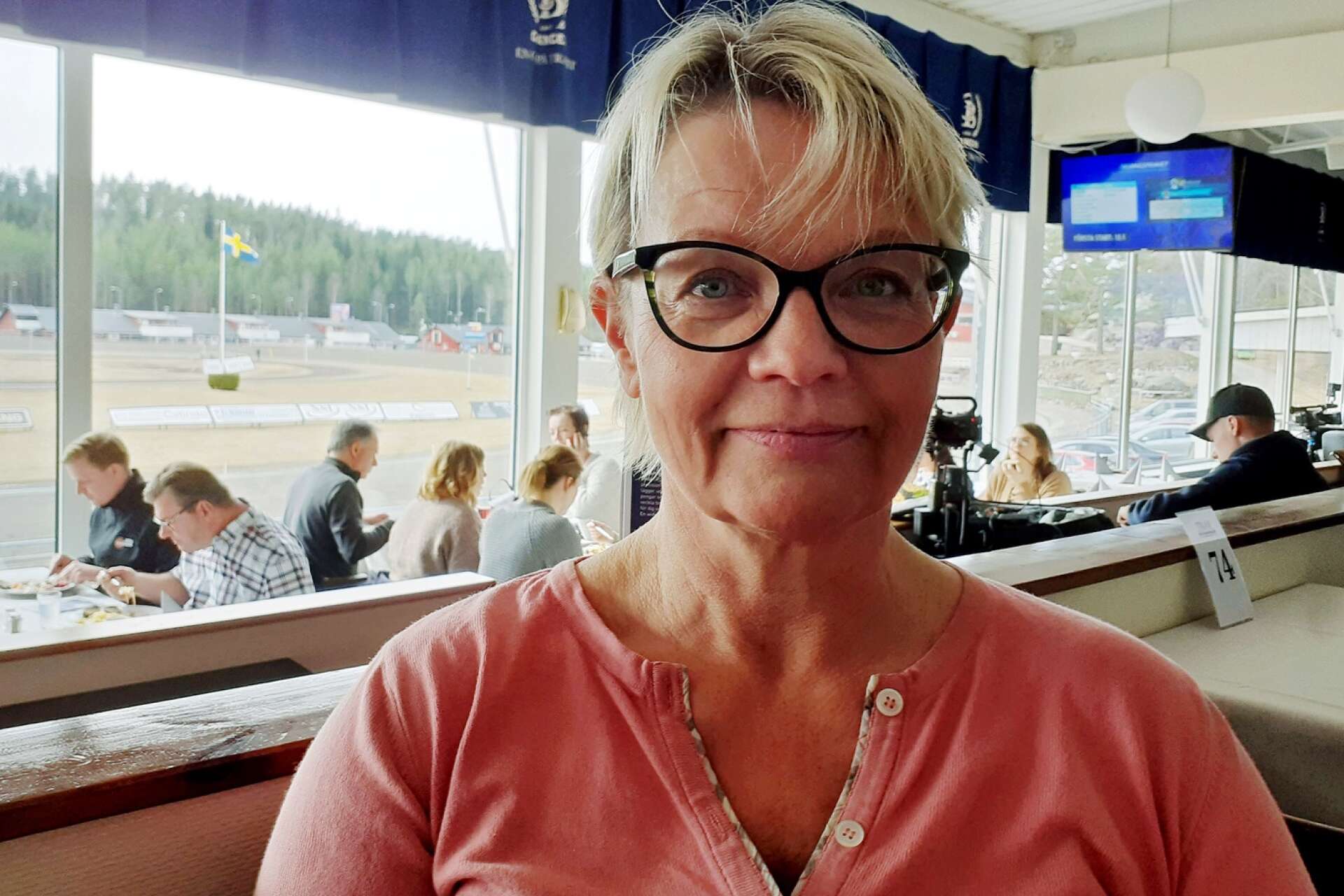 Den tidigare restaurangkoncernchefen och tillträdande näringslivsutvecklaren i Årjäng,  Thorill Pettersson, tror mycket på nära kontakter och nätverkande som ett sätt att utveckla sina affärer. Det kommer hon att satsa på i sin nya roll. Hon säger att hon vill få Årjängs företagare att slå sig för bröstet mer och tro mer på sig själva.