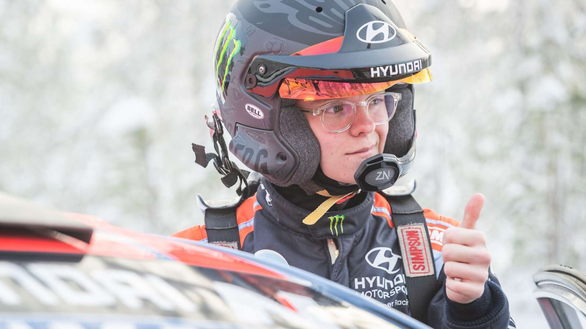 Oliver Solberg gör tummen upp för Hyundais fortsatta satsning på rally-VM.