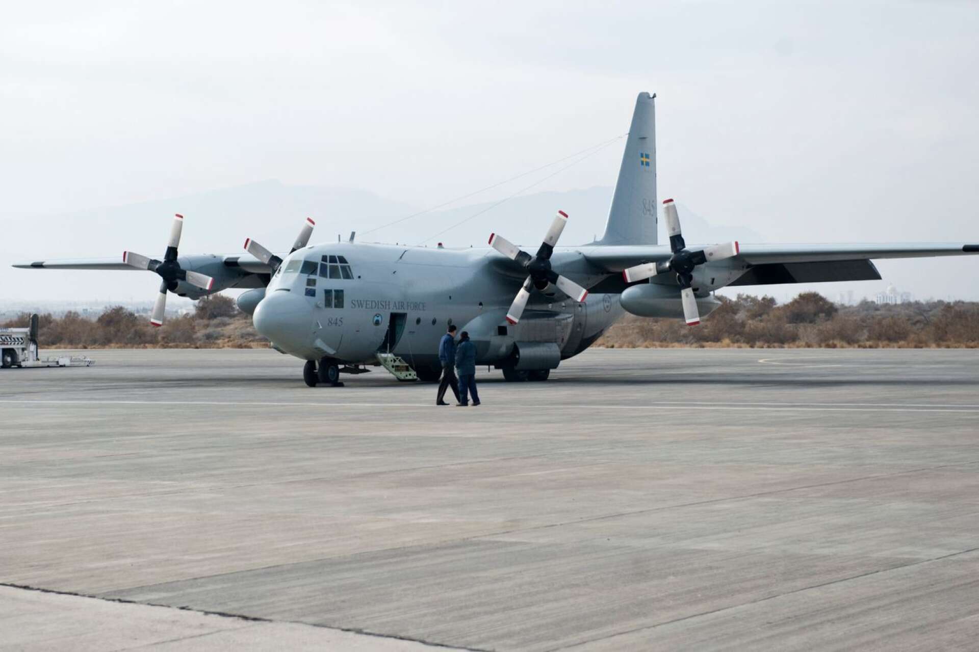 Flygvapnets Herkulesplan på Ashgabat flygplats i Turkmenistan.
