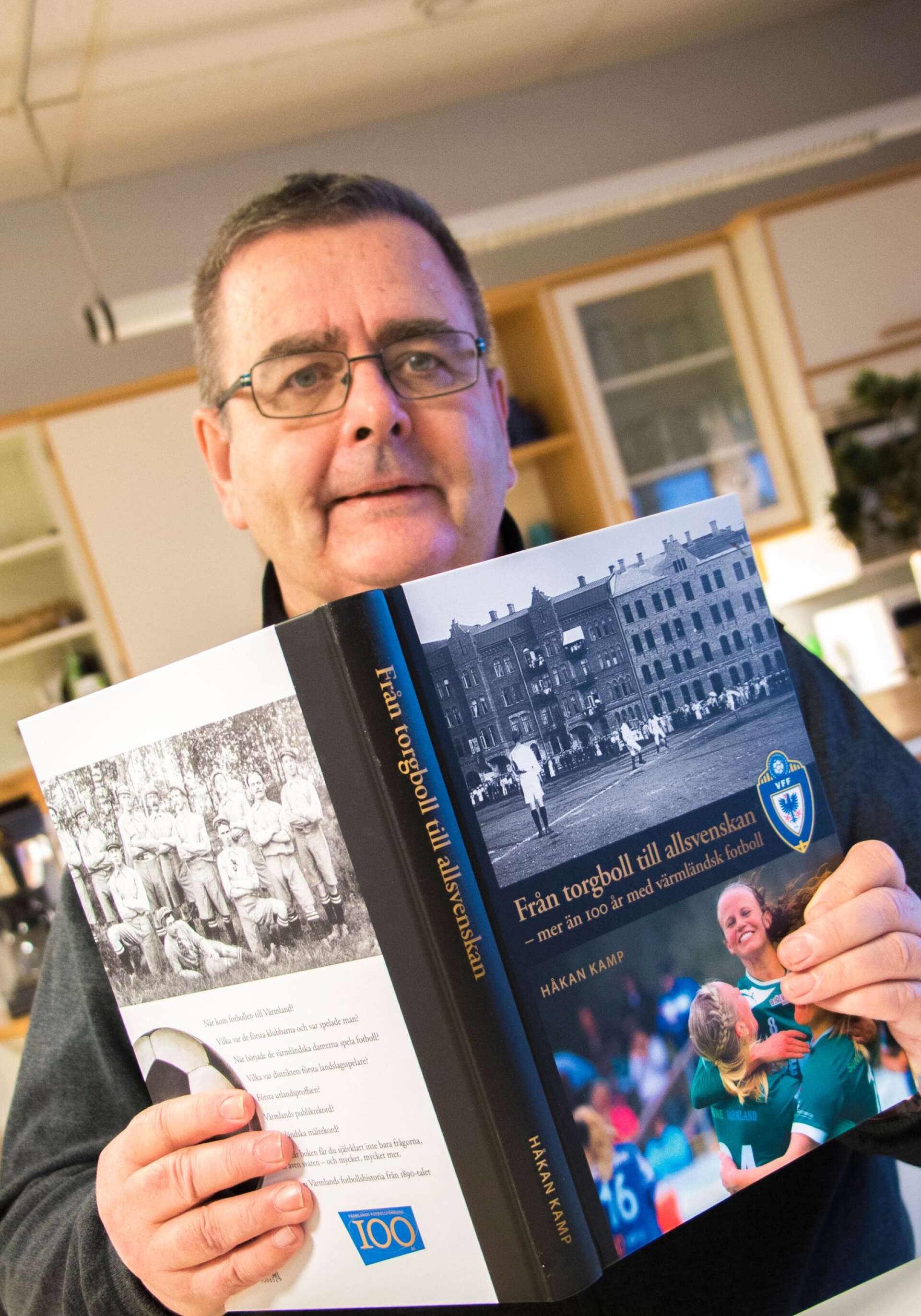 Minnen, nostalgi, fakta och historia varvas i boken som täcker in mer än 100 år av värmländsk fotbollshistoria.