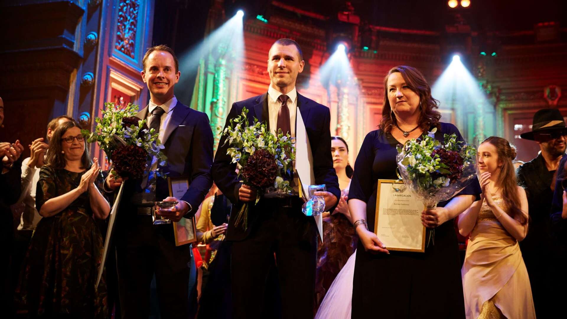 Björn Grönqvist (mitten) fick ta emot utmärkelsen som Årets gymnasielärare vid Lärargalan.