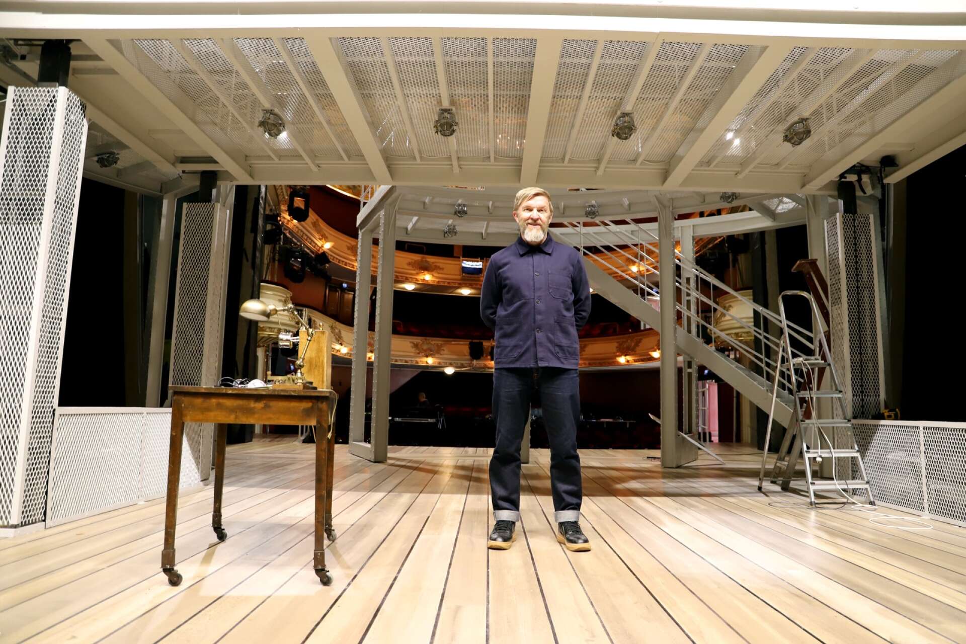 Timo Nieminen gör rollen som kapten Smith i Wermland operas uppsättning av Titanic.