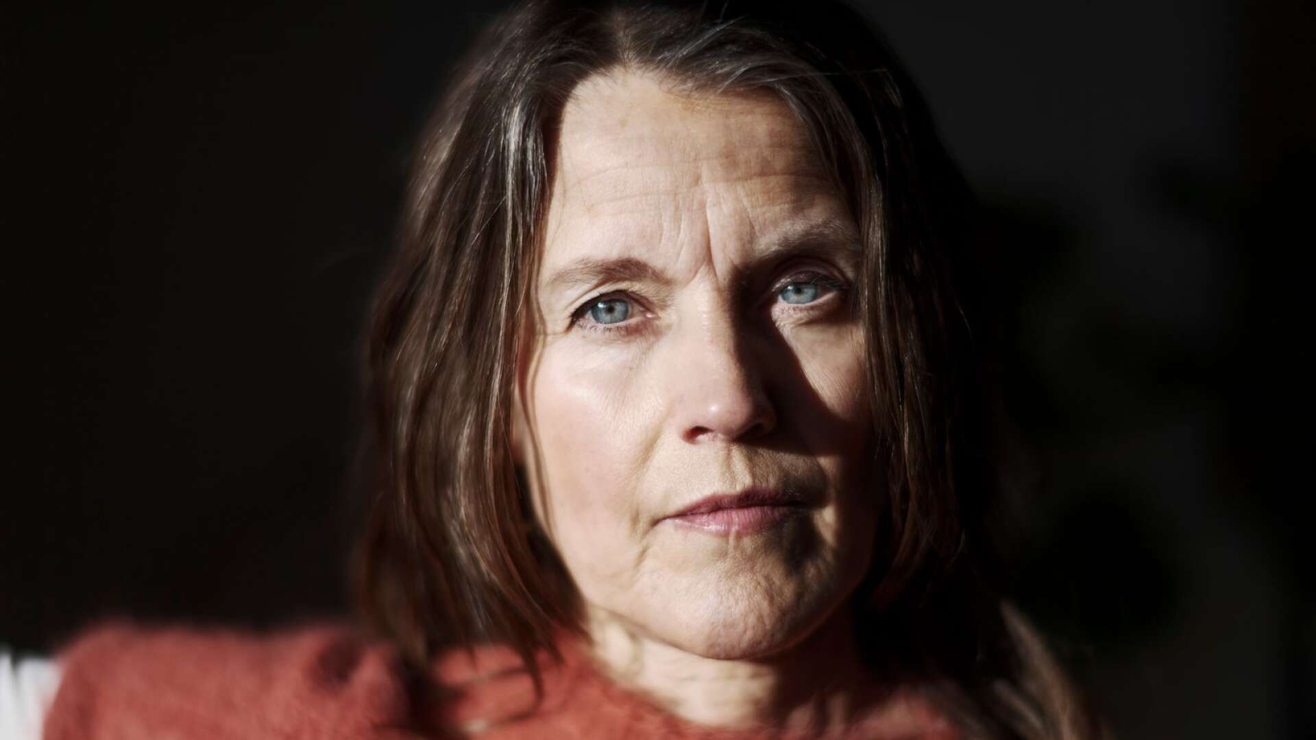 Åsa Kalmér, regissör och skådespelare, bokdebuterar med intervjuboken &quot;Naket – det mest intima&quot;.