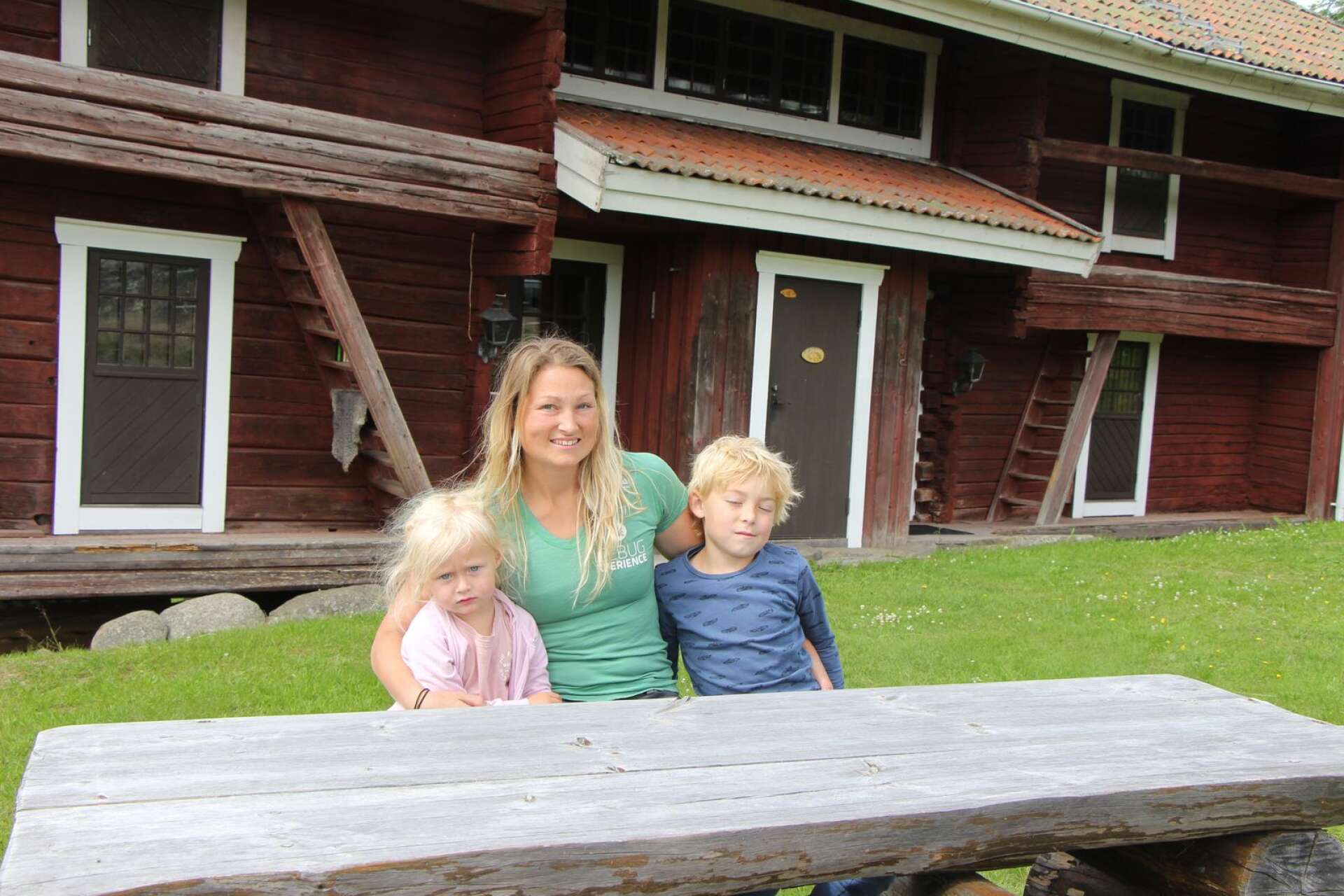 Jessica Ahlborg med barnen Belle, 3, och Benjamin, 6.