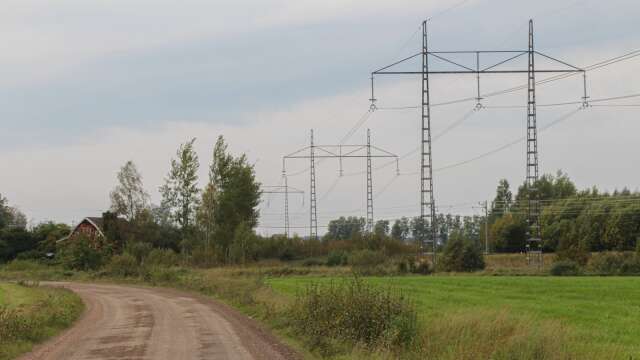 Kraftledningen strax söder om Rotkilen hoppas kommunen få flyttad längre söderut. 