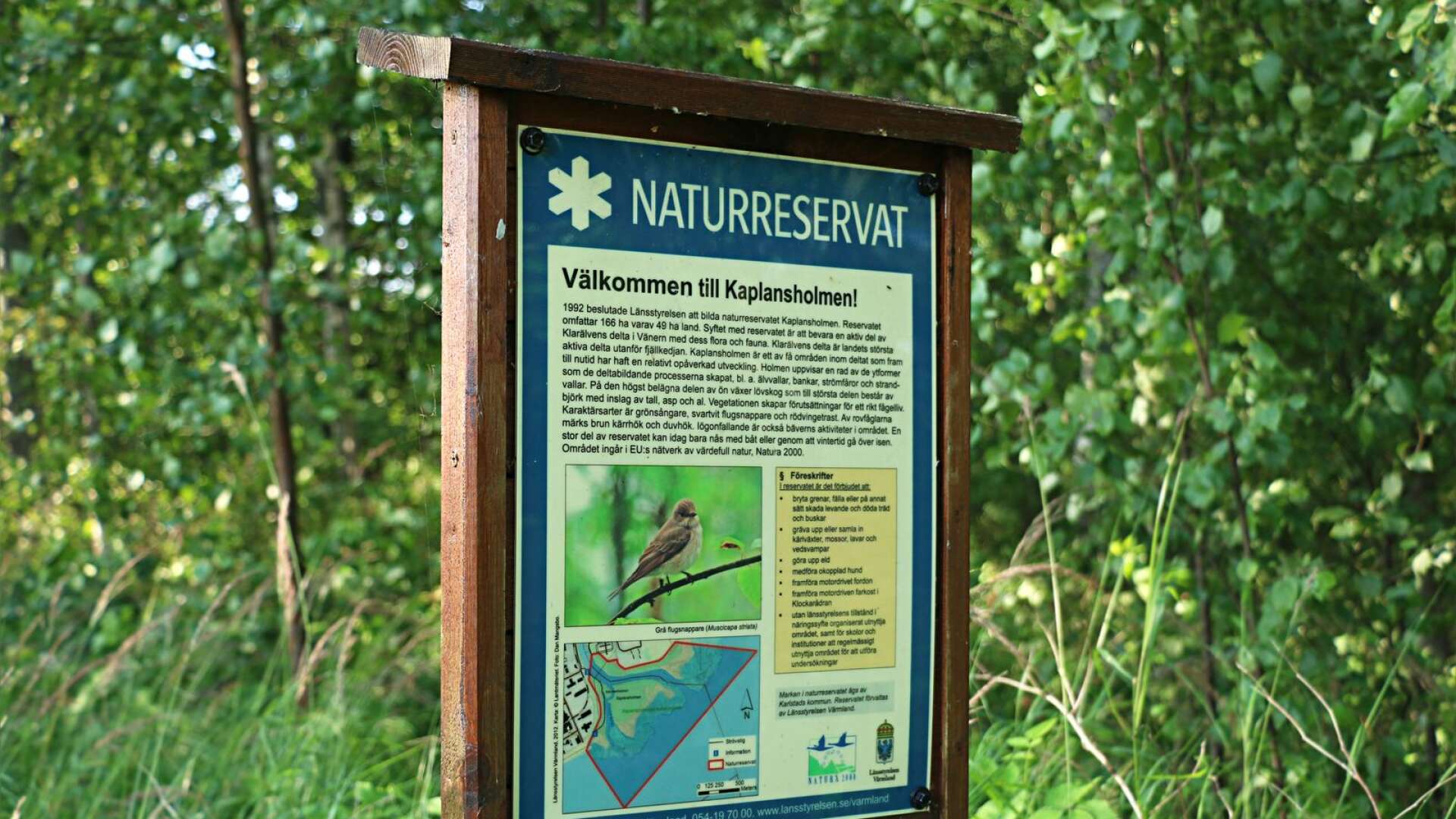 Den här skylten möts man av på reservatets fastlandssida vid Örsholmen.