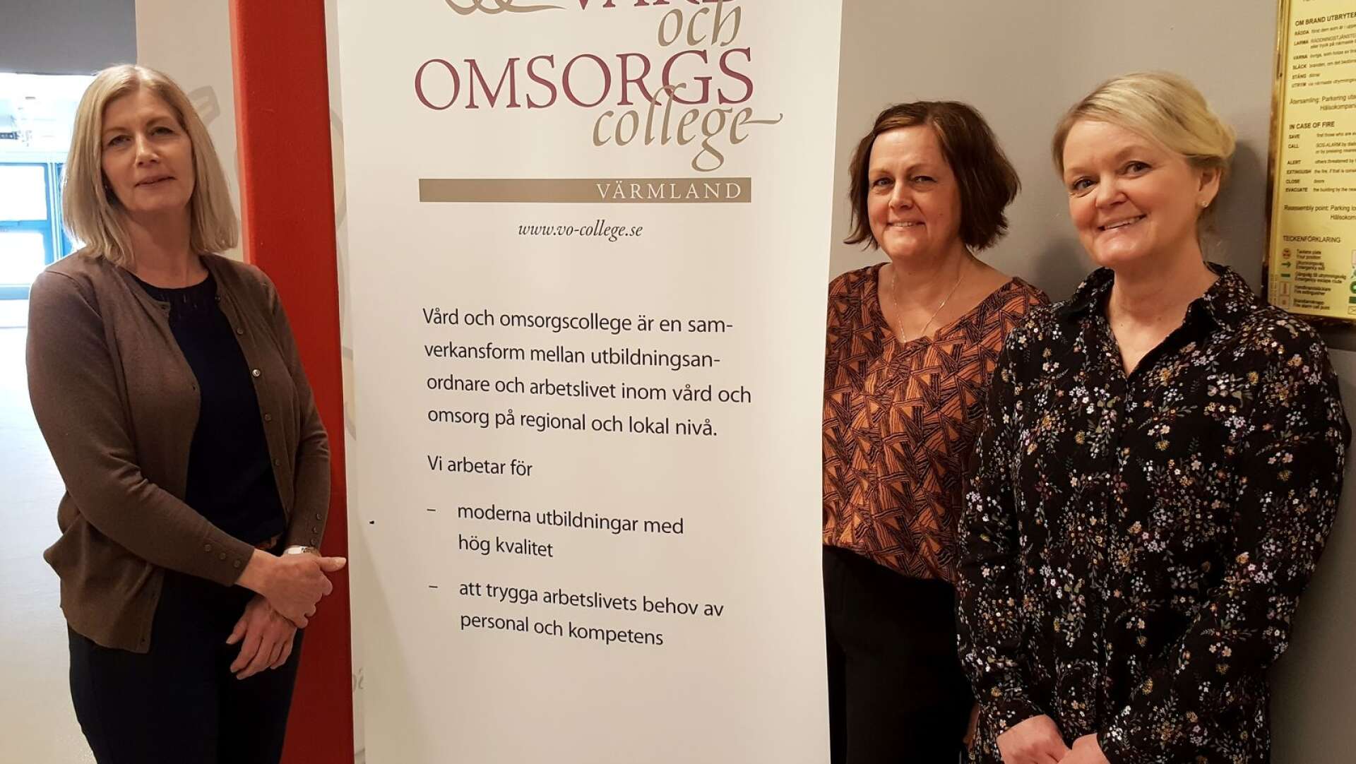 Rektor Anette Maack och Helena Söderholm och Evalotta Hult, yrkeslärare inom vård och omsorg, på den kommunala vuxenutbildningen.
