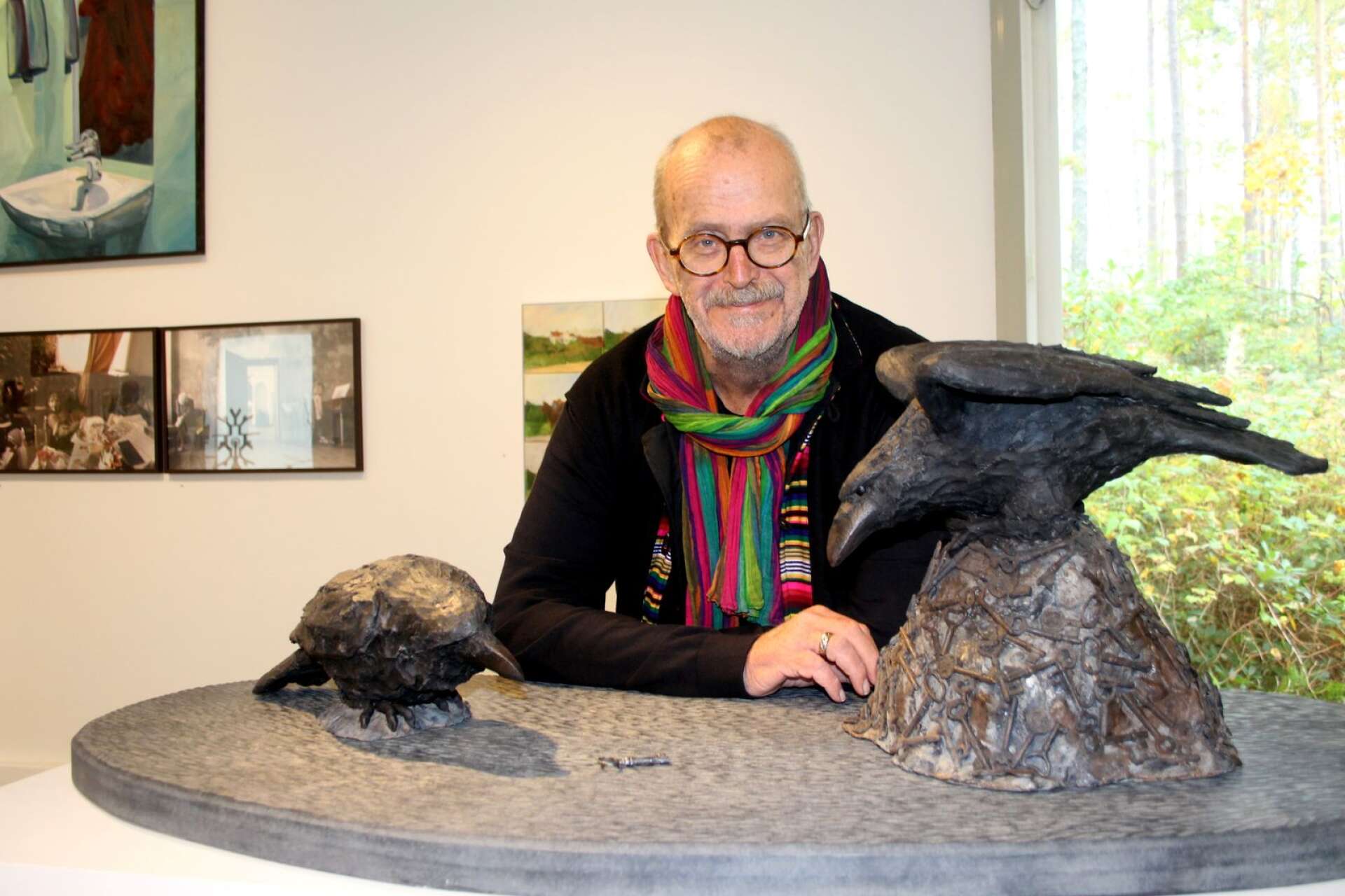 Staffan Lidén Gunner trivs vid Ulrika Skogs skulptur nyckelretning.