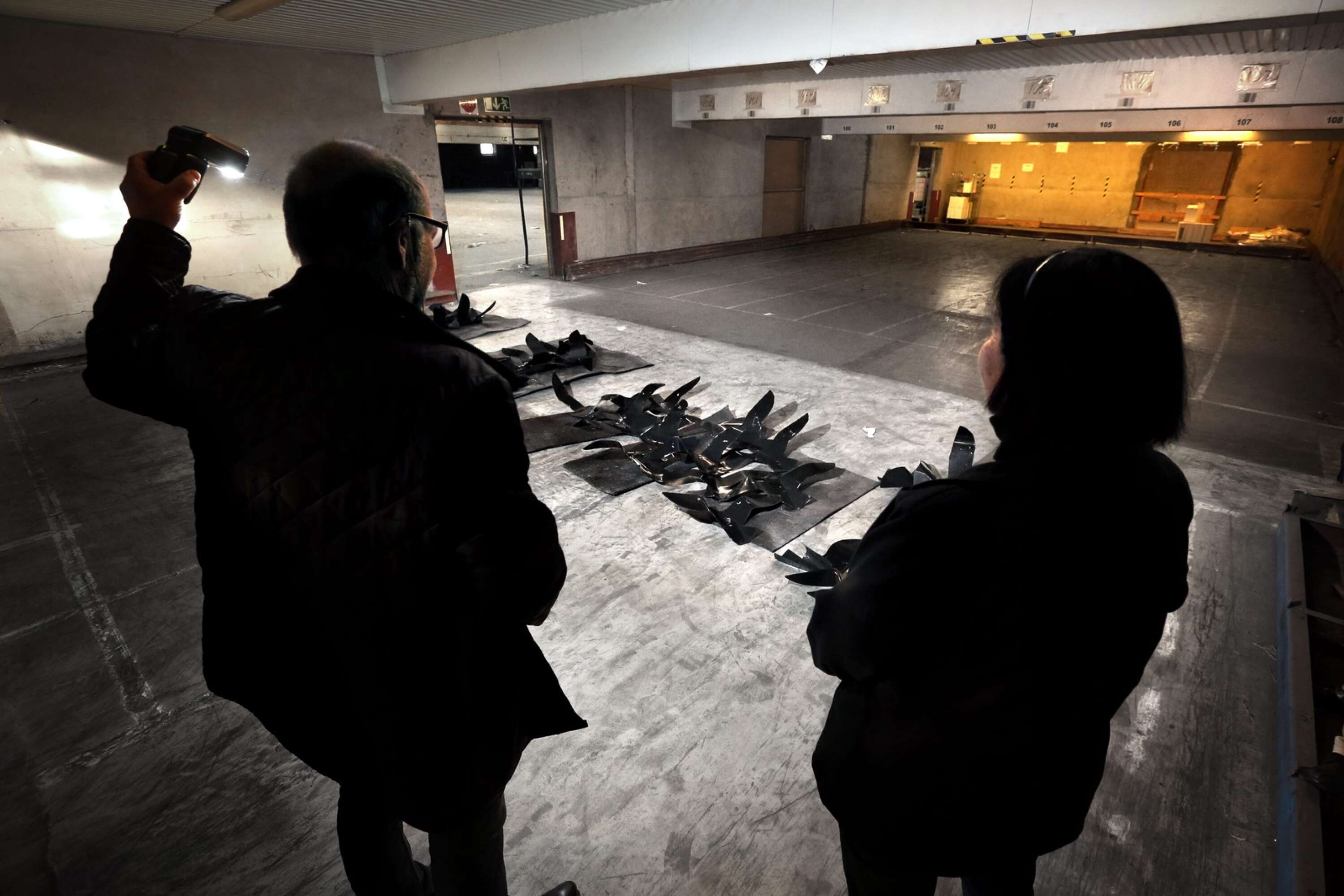 När NWT gjorde reportage om konstverket 2017, fanns det på golvet i ett lager för torra varor.