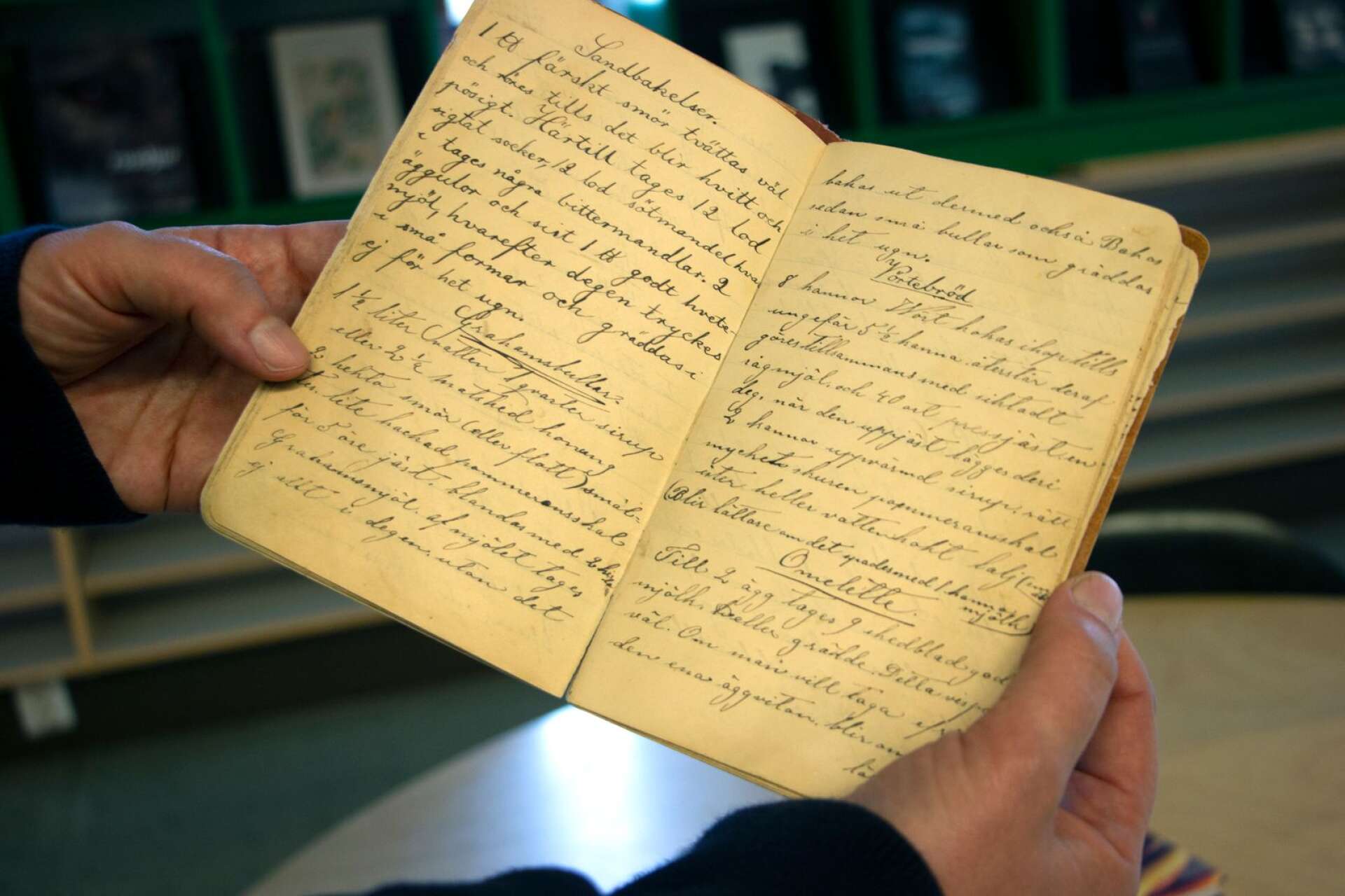Sara Bodin Olssons mormors styvmormor Maja skrev ned recept i en anteckningsbok.