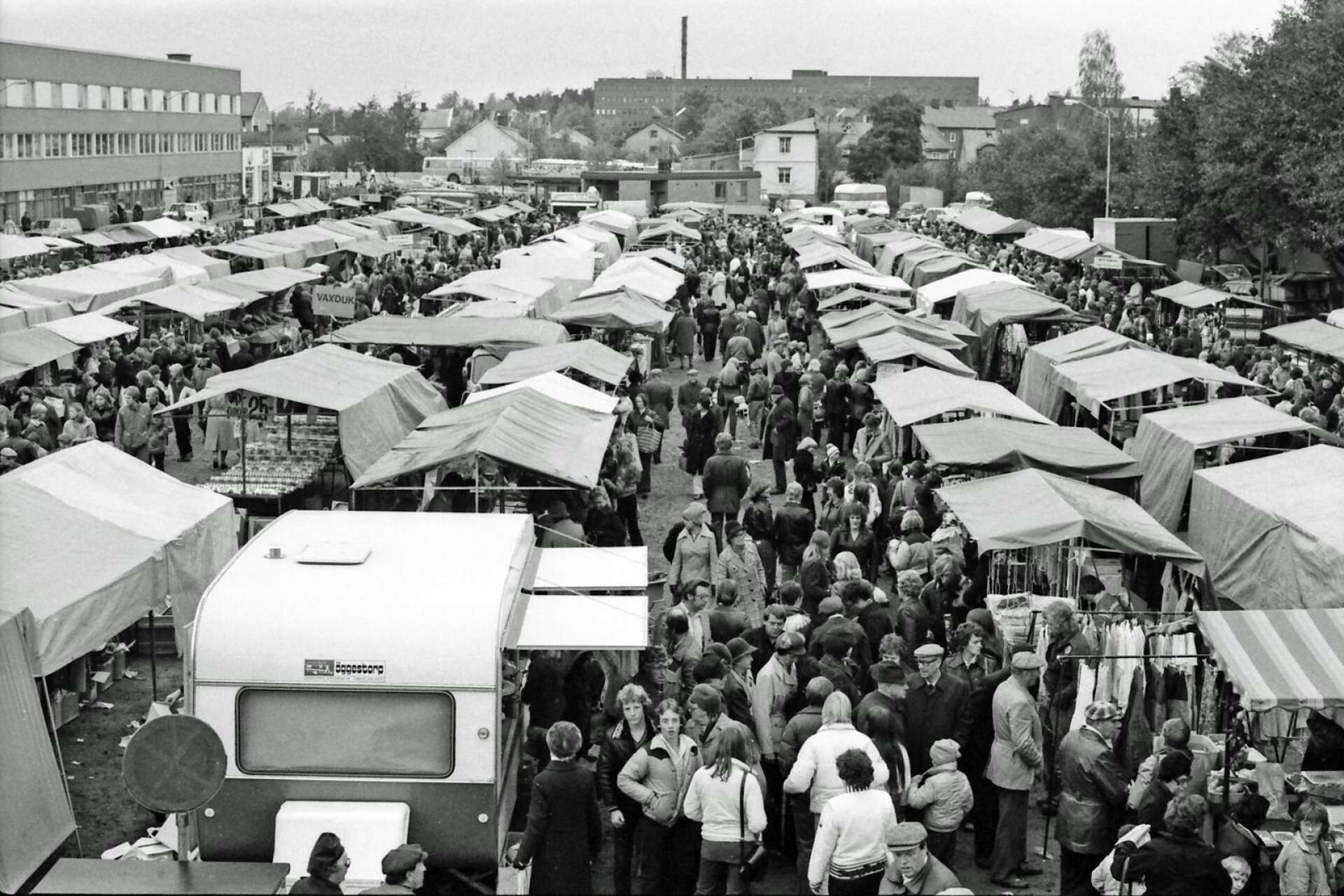 1978 hade tivolit flyttats till Flået. I stället fylldes Nytorget det året av otaliga marknadsstånd.
