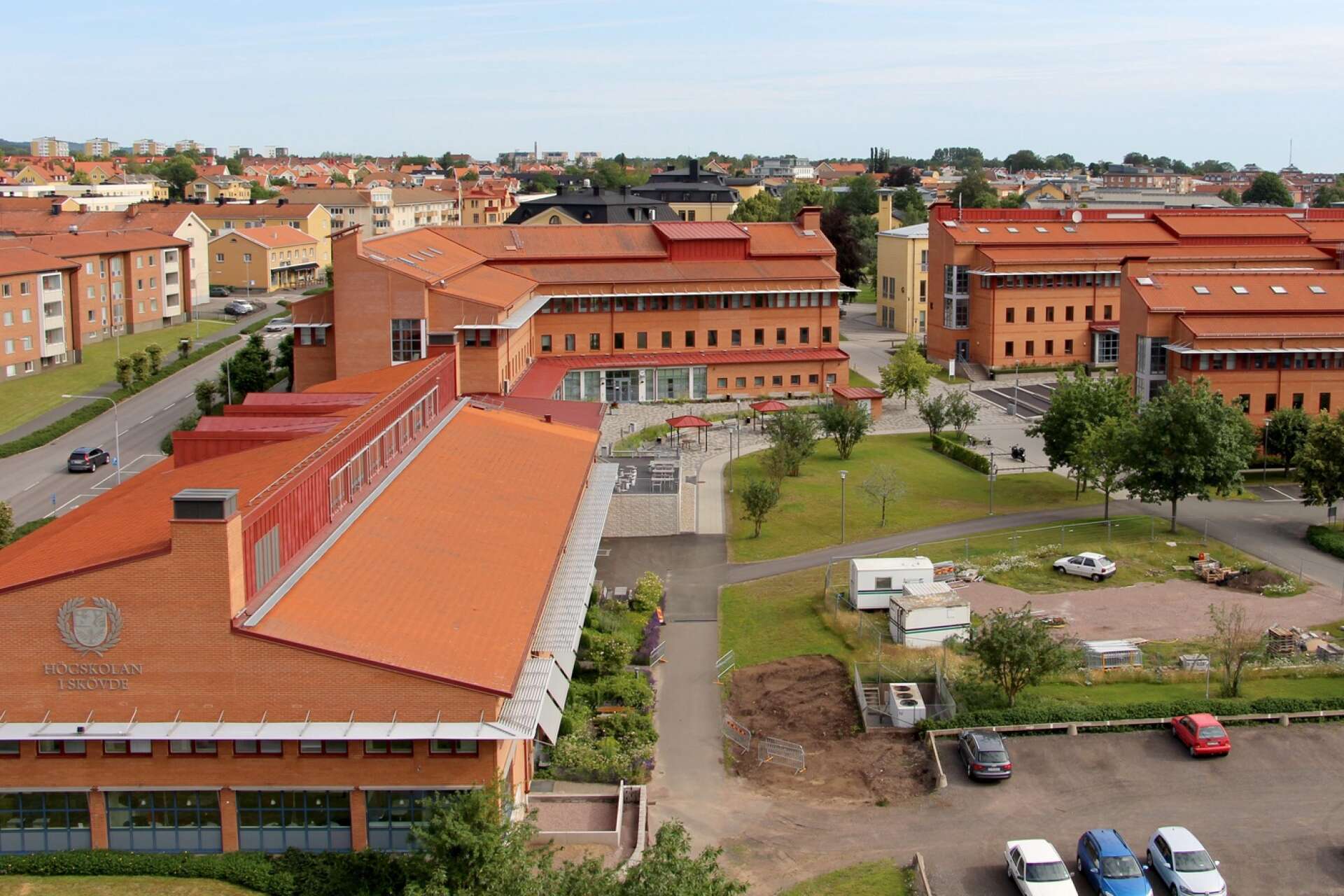 Högskolan i Skövde har lovat regeringen att utöka antalet platser så att fler kan utbilda i stället för att gå arbetslösa. Arkivbild.