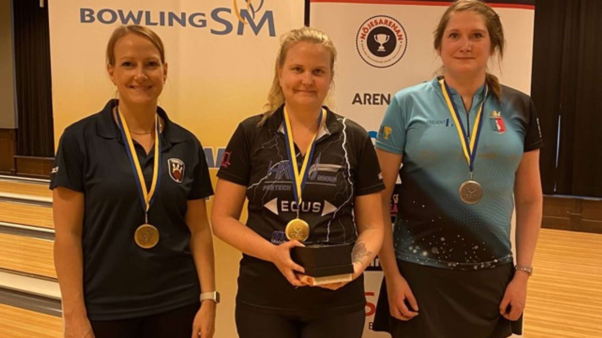 Sofia Martinsson (mitten) tog SM-guld i Skövde.