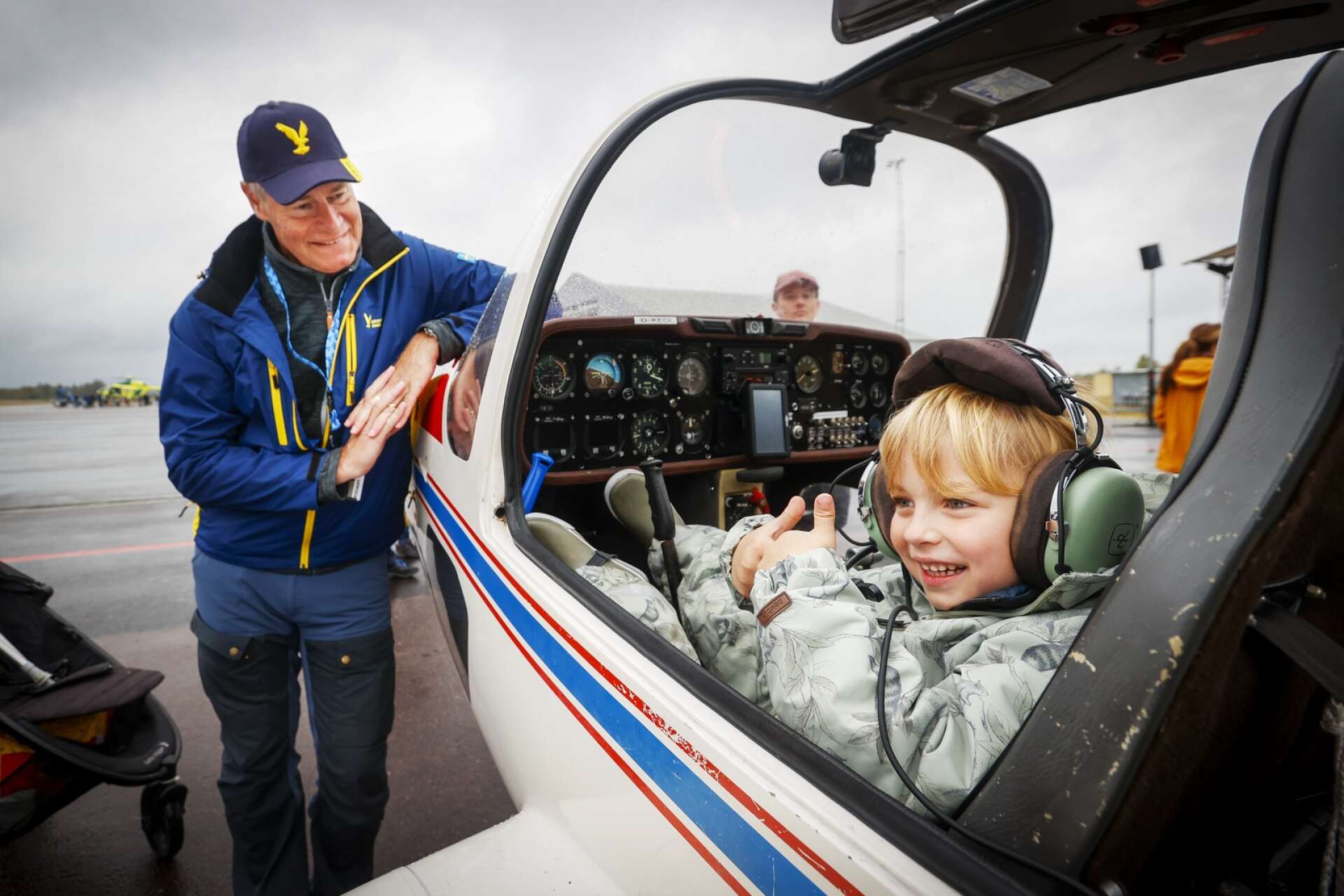 Charlie Rauseus, 5 år från Ulvsby, trivdes väldigt bra i segelflygplanet. &quot;Jag vill bli pilot när jag blir stor. Och massa annat också!&quot;