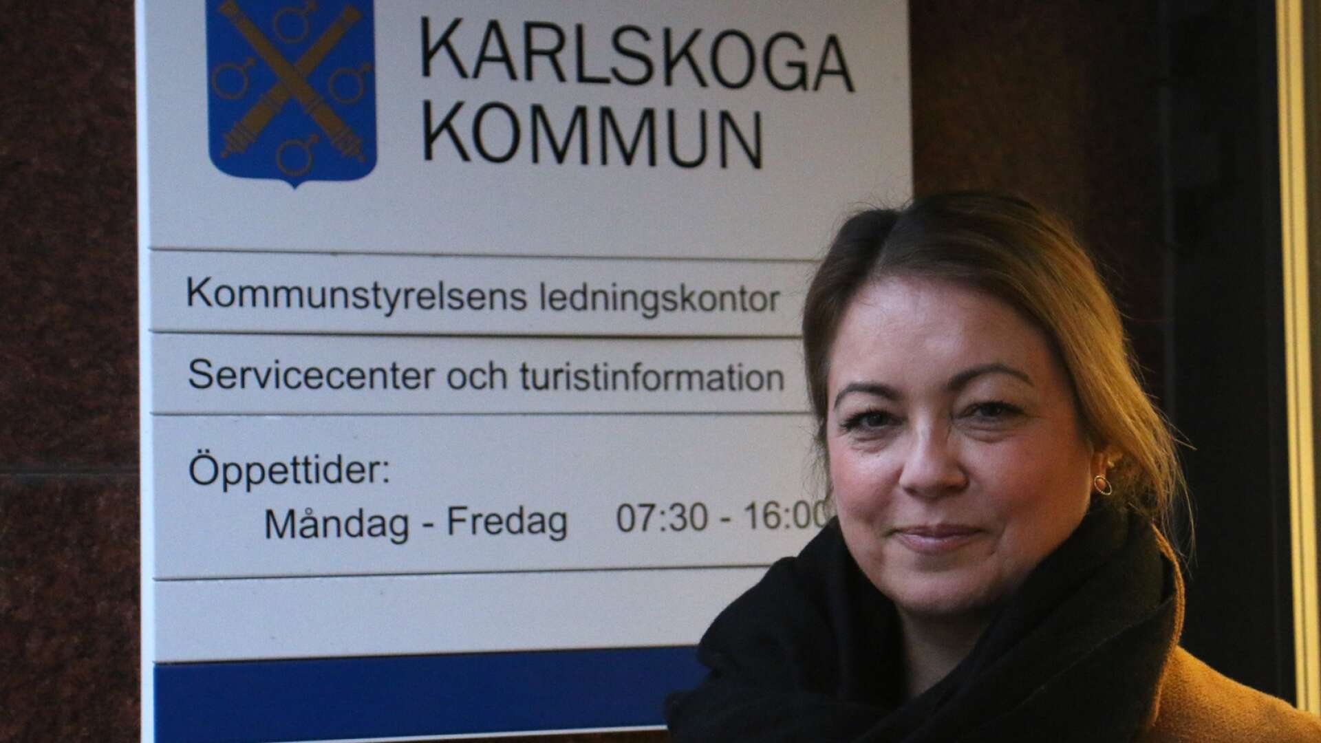 Ida Edström (S), oppositionsråd berättar om den motion som hon varit med och skrivit där man vill utreda möjligheten att avskaffa karensavdrag för personal i förskola, vård och omsorg.