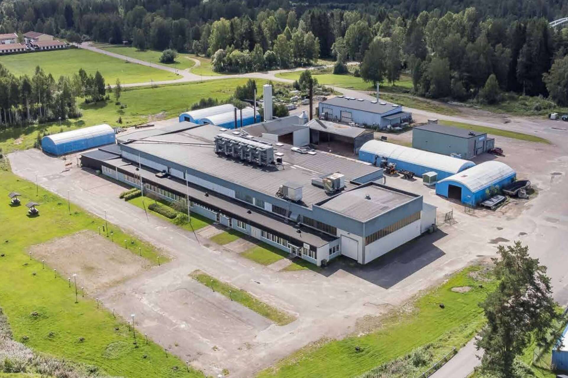 Efter försommarens turer är nu industrifastigheten i Sysslebäck åter ute på marknaden.