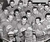 Hockeylaget 1956/1957. Nisse Ny syns längst fram till vänster.
