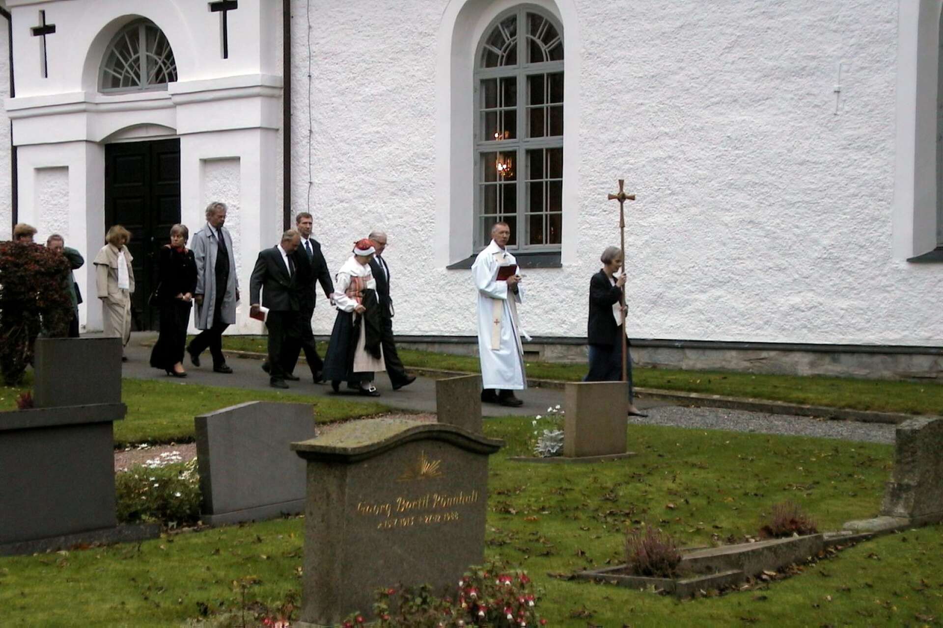 Leif Skjetne vid prästvigningen i oktober 2001 oktober i närvaro av såväl svenska som norska prästkollegor i procession.