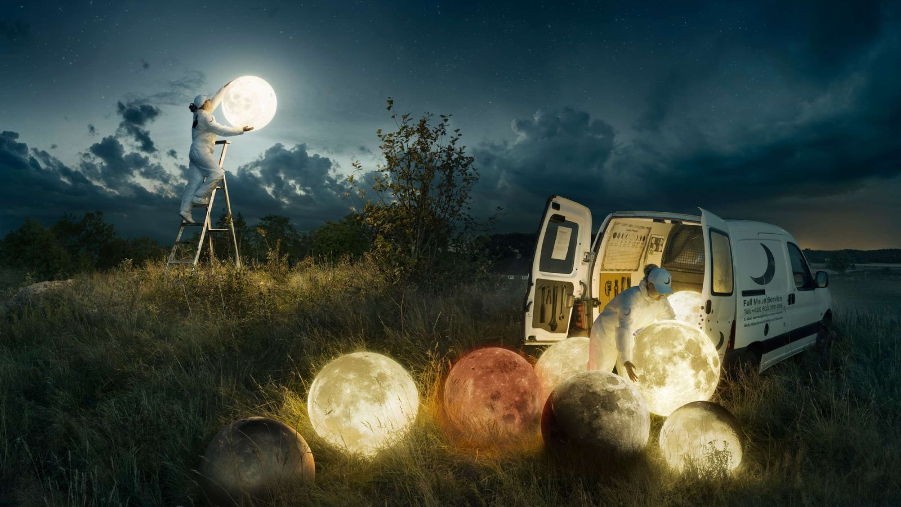 Verket ”Full moon service” är skapad av fotgrafen Erik Johansson.