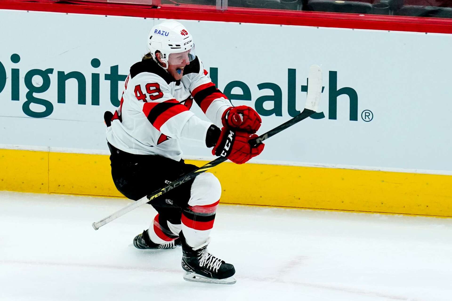 Fabian Zetterlund gjorde sitt första NHL-mål för en vecka sedan, när New Jersey Devils mötte Arizona Coyotes.