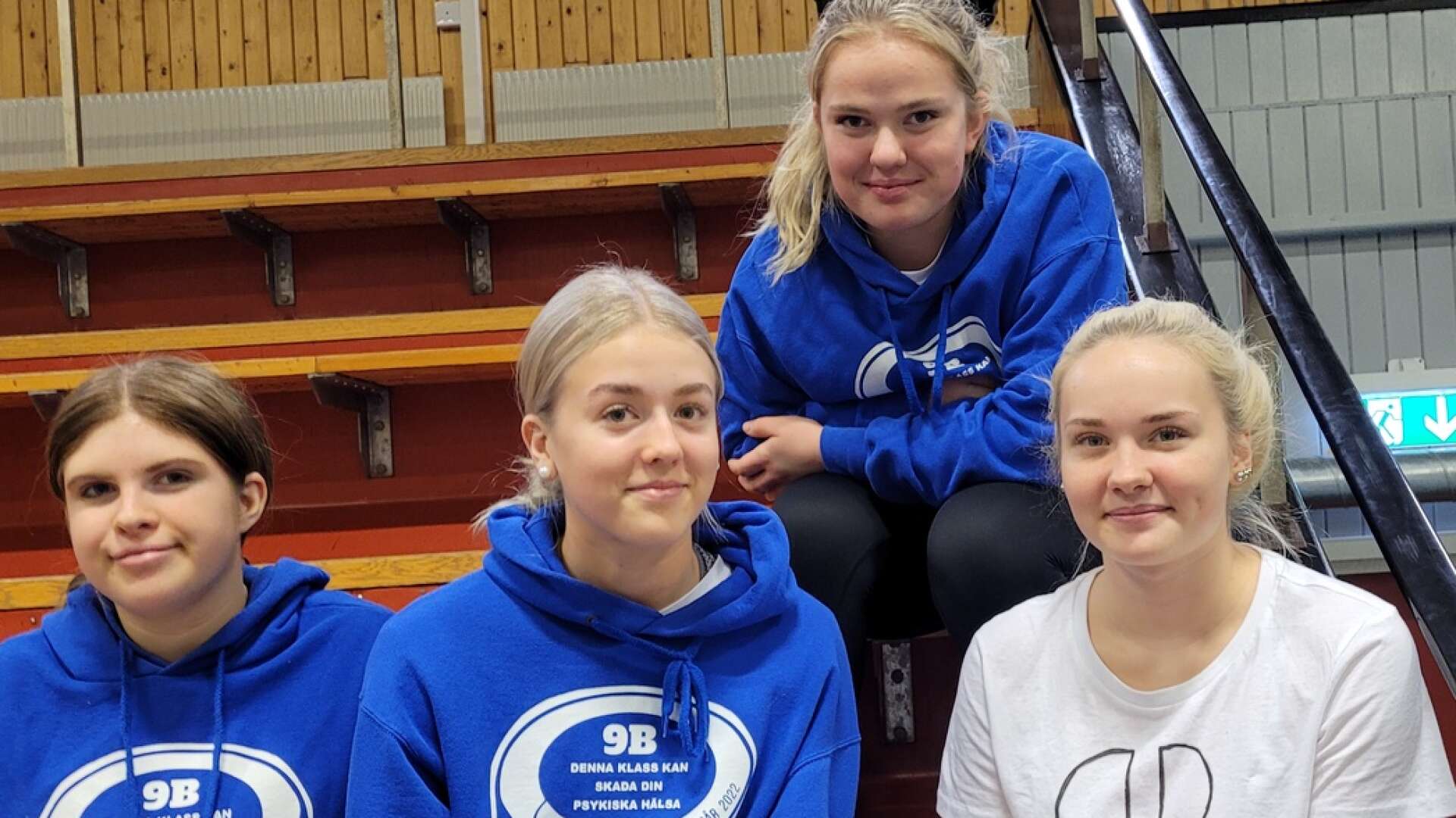 Klara, Alicia, Moa och Elin i 9B var med i turneringen.