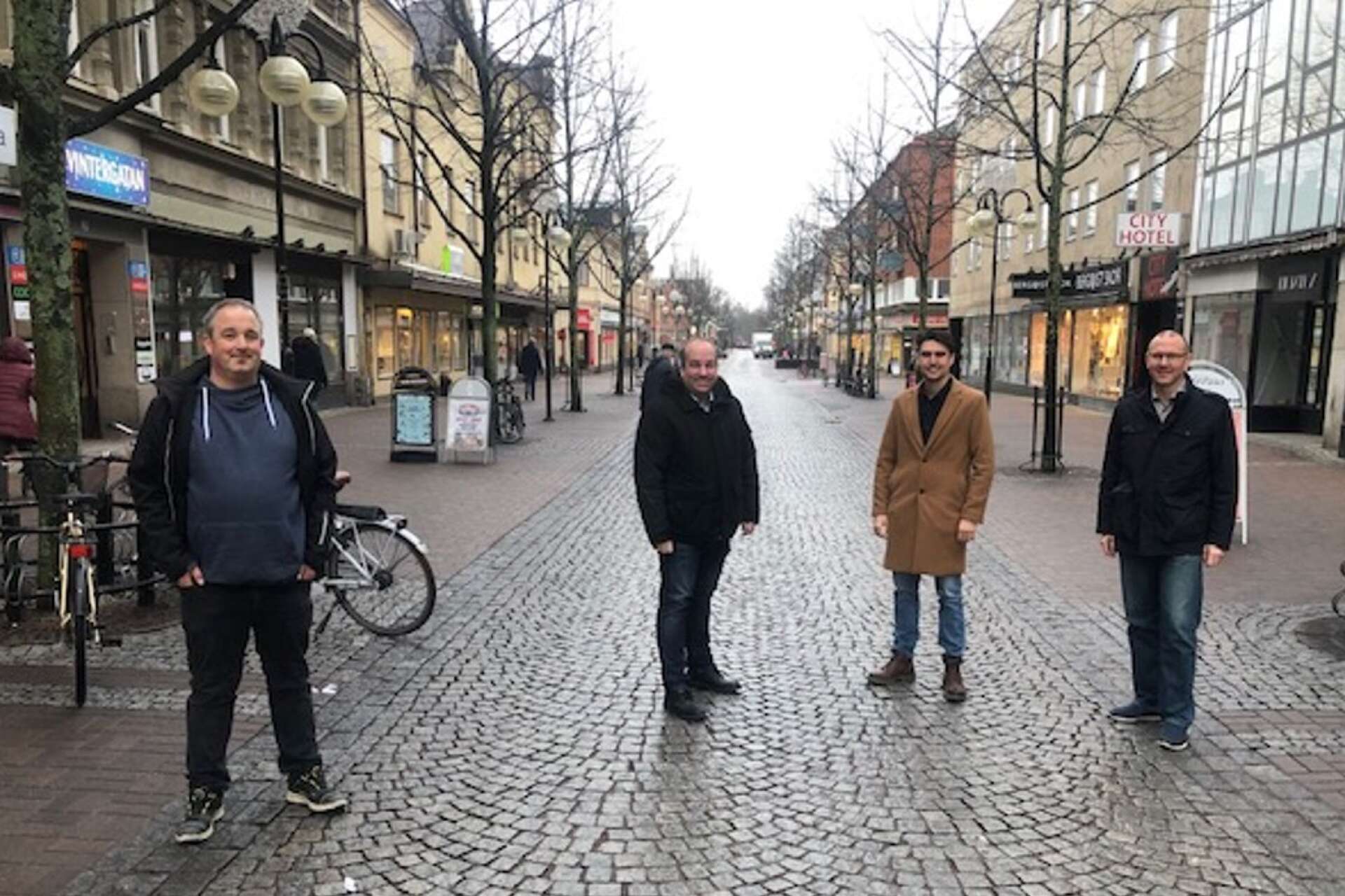 Pierre Öhlin, Patrik Ekman, Fredric Syrén och Tony Bjuhr vid målet på Kungsgatan, där det under Harsprånget alltid är täta åskådarled.