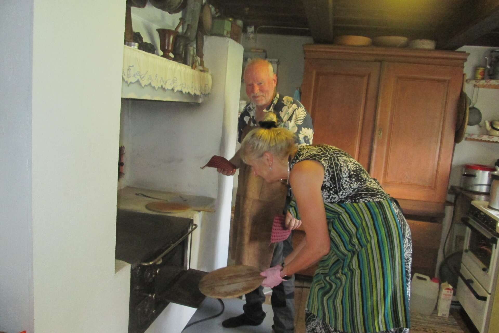 Jan Olsson och Anette Hjort gräddade dagens kakor.