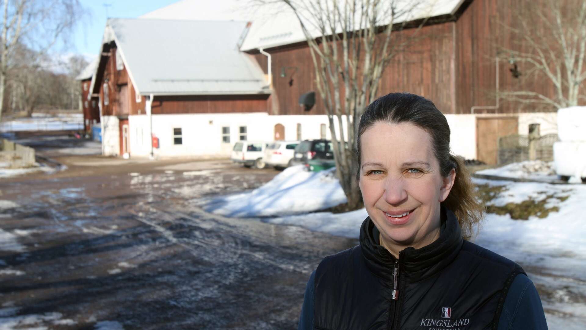 Åsa Eneroth, ridskolechef på Christinehamns ridklubb, har anmält en olycka till Arbetsmiljöverket. 