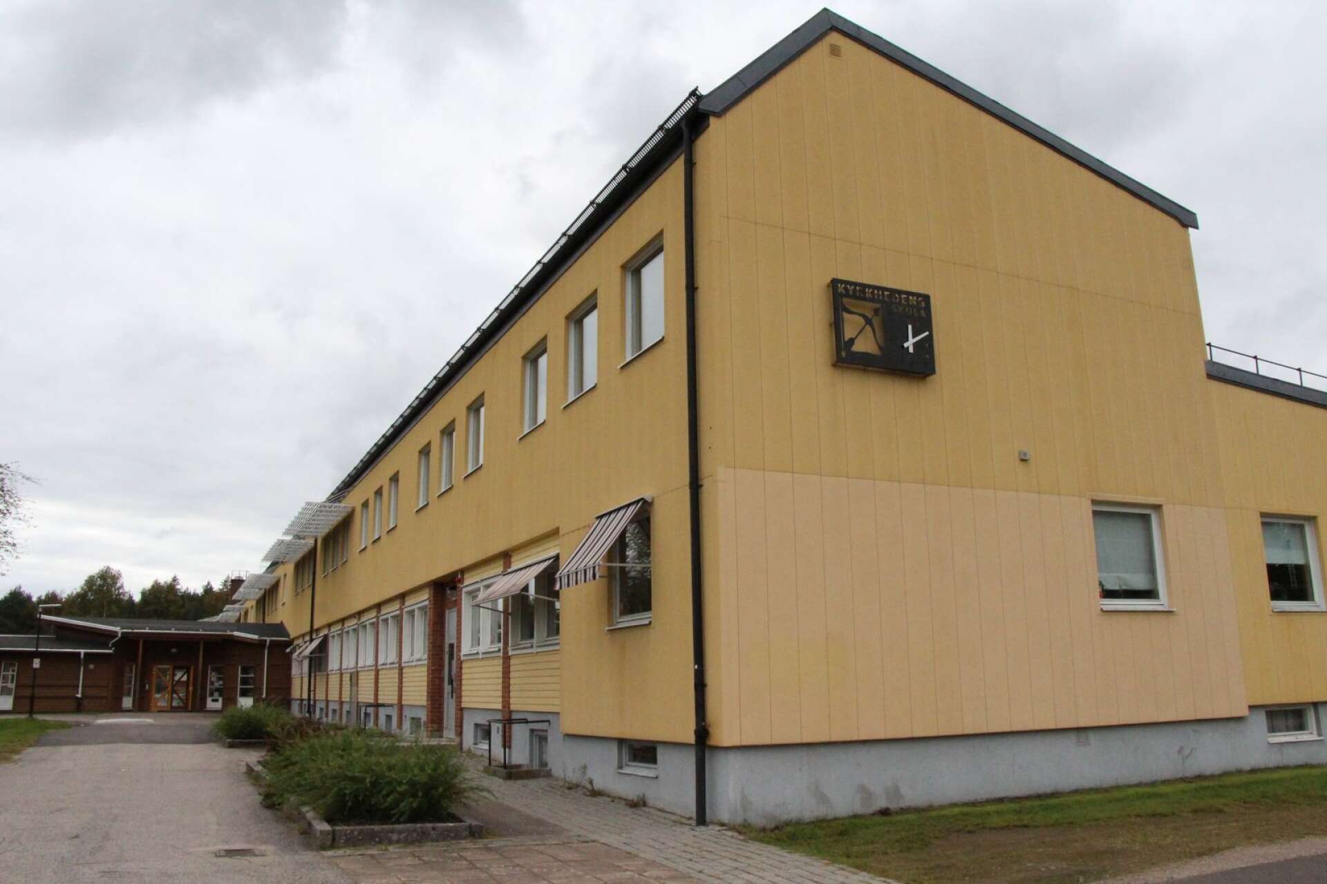 Kyrkhedens skola i Ekshärad har en del år på nacken och Oberoende realister ser gärna en helt ny skola här.
