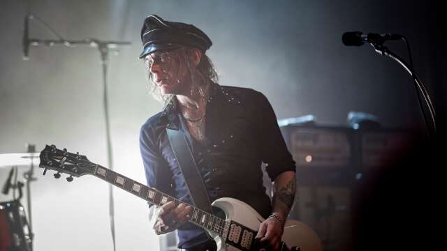 Frontmannen Nicke Anderssons bluesrasp i balladen ”So sorry I could die” är en av höjdpunkterna när The Hellacopters spelar i Karlstad. 