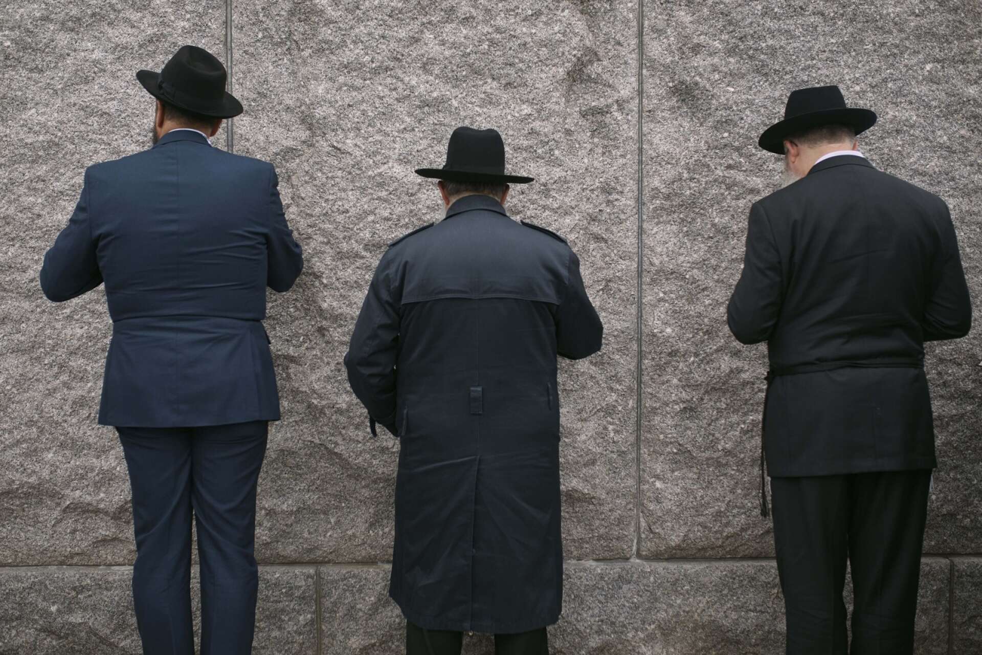 På många håll i Europa har antisemitiska hatbrott ökat kraftigt sedan kriget bröt ut.