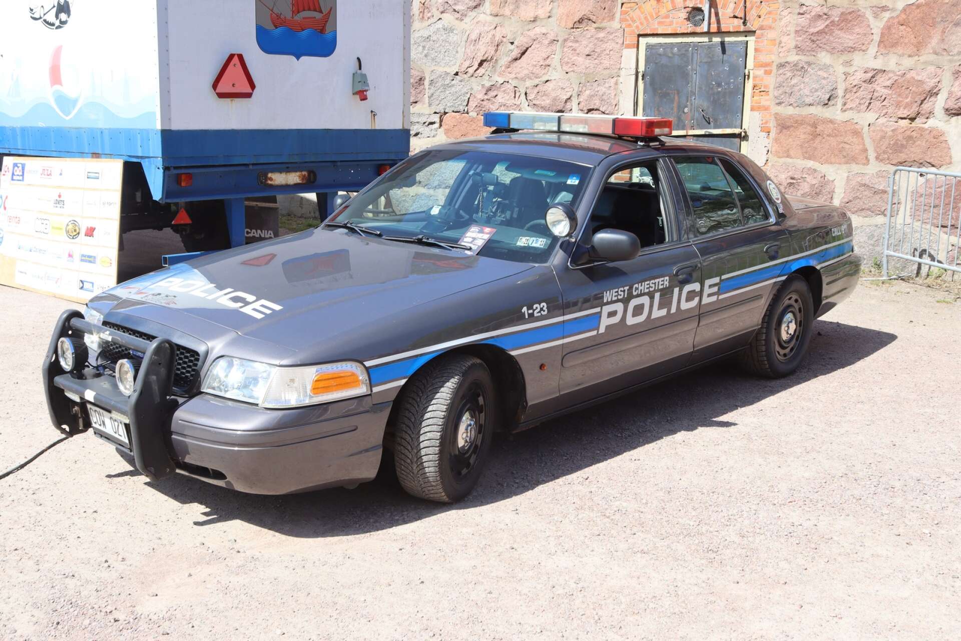 Ett av de mer udda inslagen i utställningen var en amerikansk polisbil.
