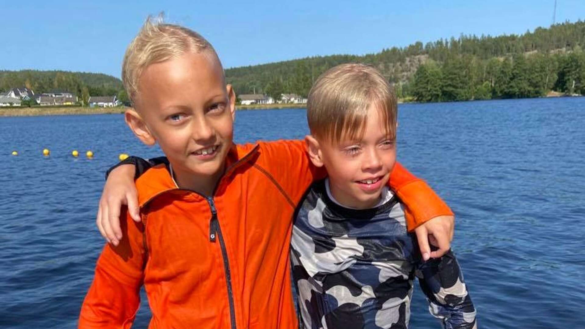 Både Axel Höder och Albin Lans är tio år gamla och går på Ingrids simskola.