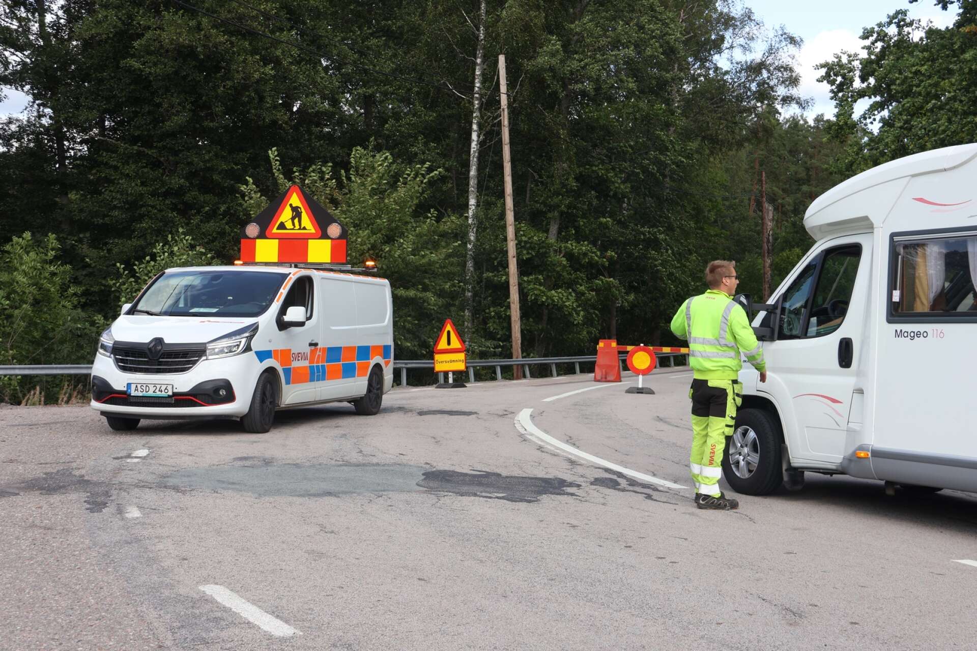 I Gustavsfors var Svevia på plats och förklarade läget för bilisterna som var på väg norrut.