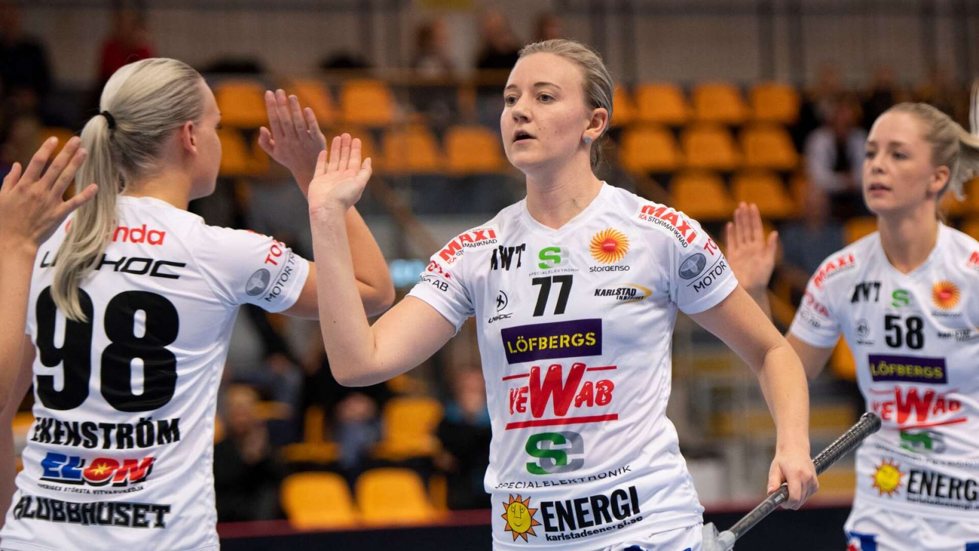 Adina Augustsson flyttar till Dalarna. 