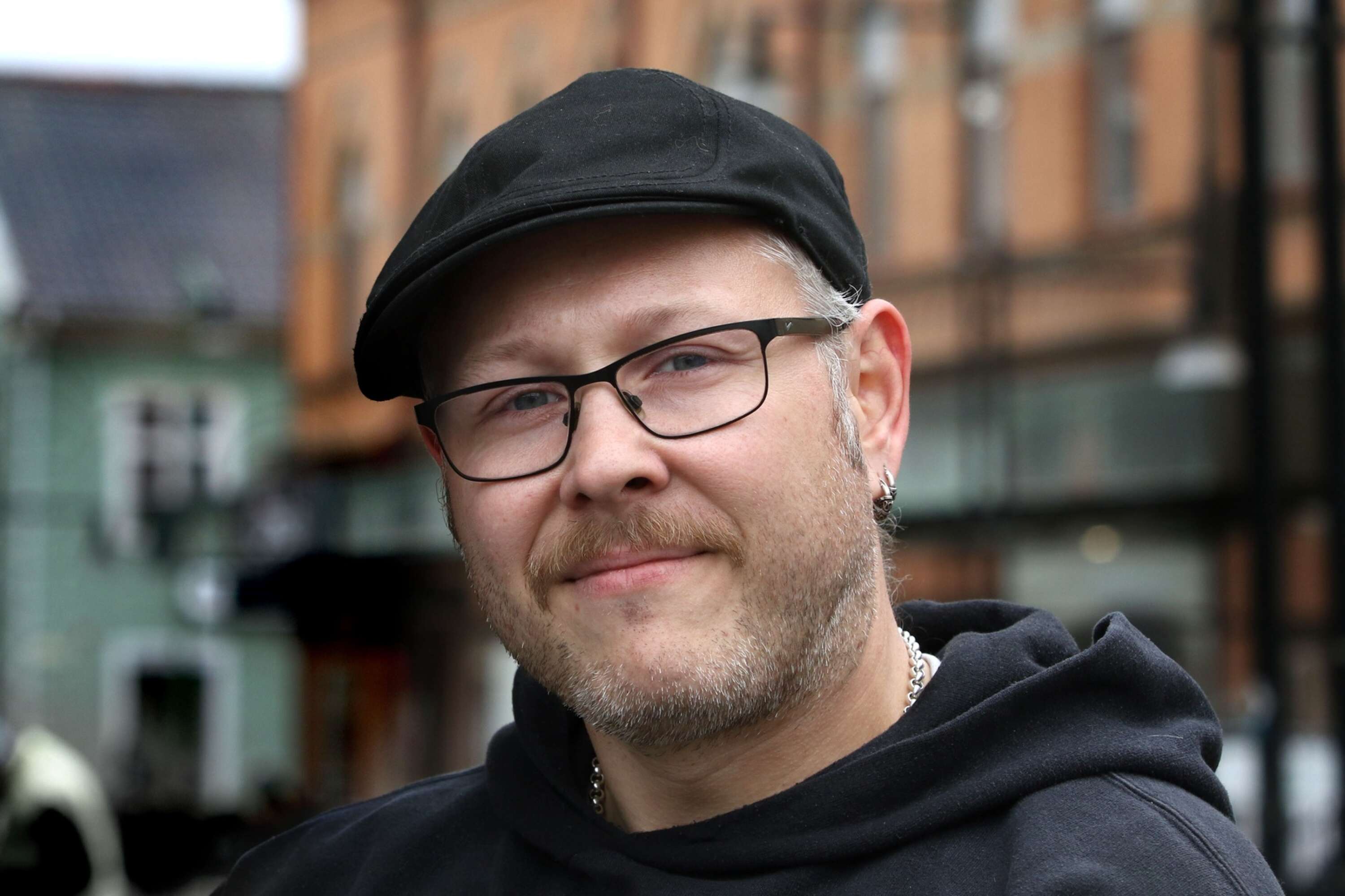 Henrik Larsson, 34, Lyrestad.