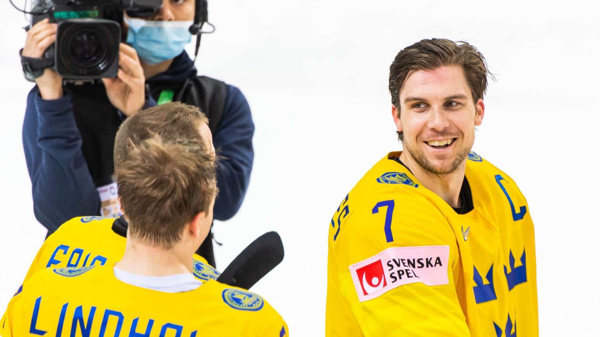 Henrik Tömmernes har spelat både VM och OS med Tre Kronor och efter säsongens grundserie med Genevé-Servette prisas nu den värmländske backen.