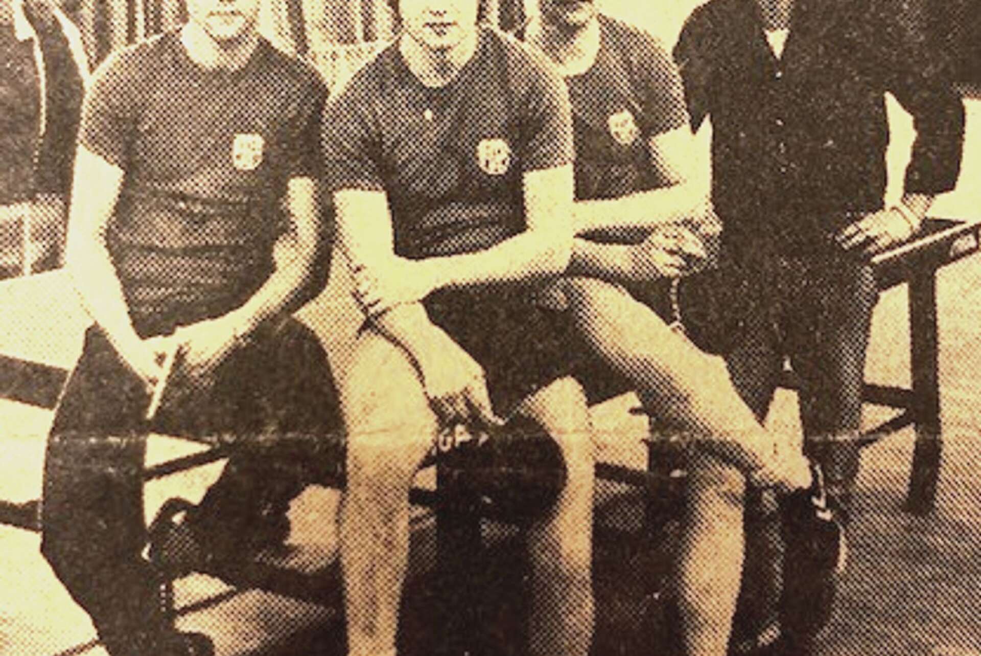 Pingislaget som besegrade IFK Falköping i SLA:s länscup 1983. Tommy Svensson, Bosse Lundgren och Björn Andersson med lagledaren Sture Andersson.