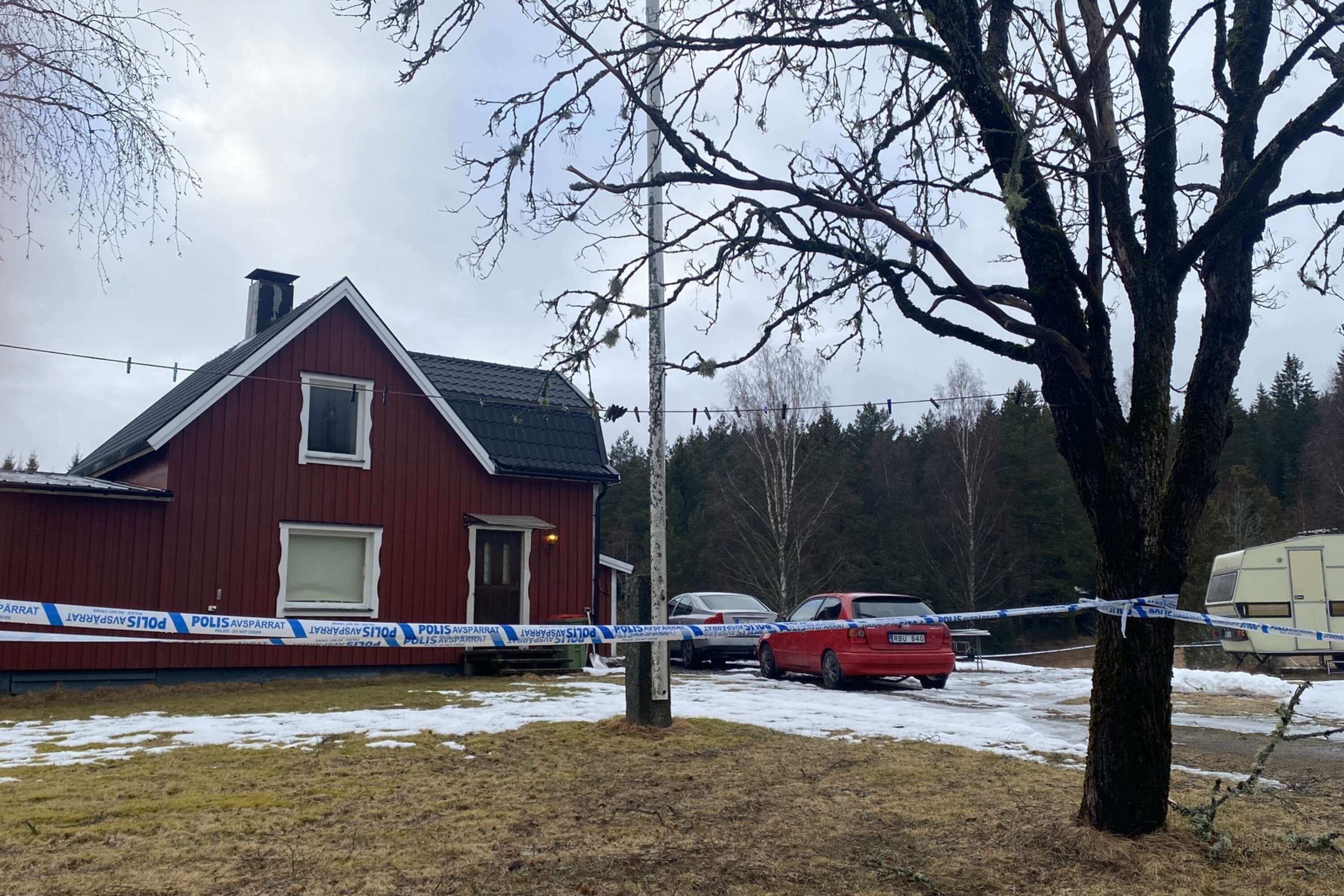 Mannen misstänks ha mördat och förvarat sin sambo i en frys på gården utanför Årjäng.