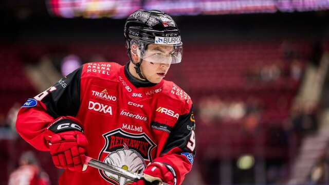 Oskar Lindgren inför ishockeymatchen i SHL mellan Malmö Redhawks och Linköping i december.