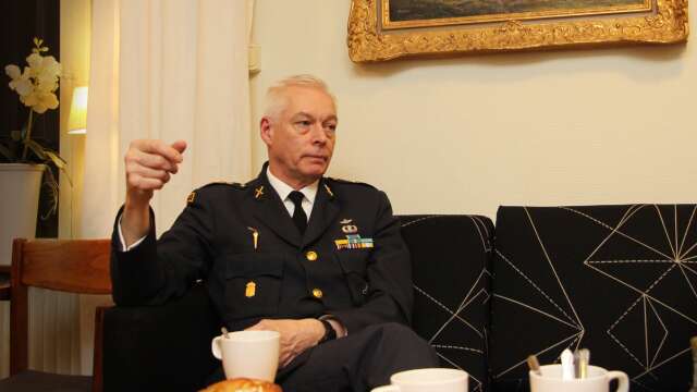 Överstelöjtnant Joakim Paasikivi har kommit att bli den expert media vänder sig till när de vill ha kommentarer om kriget i Ukraina. 