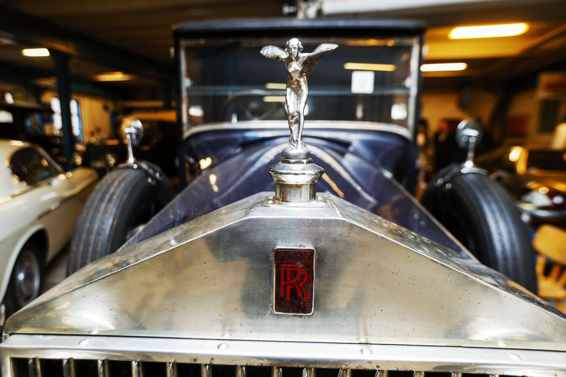 The Spirit of Ecstasy kallas denna klassiska Rolls-Royce-kylarprydnad. 