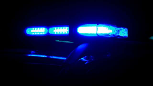 En polispatrull fick ta hand om ett dött rådjur mitt på länsväg 164 utanför Laxarby. Olyckan hade inte rapporterats in till polisen.