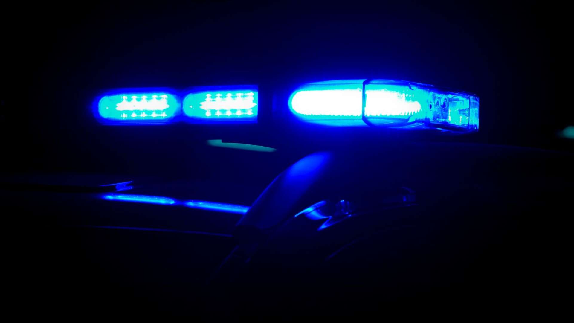 En polispatrull fattade misstanke mot en bil och stoppade den. Nu misstänks en man i 45-årsåldern för grov olovlig körning.