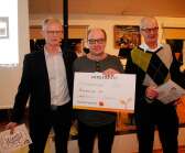 Trion Kjell-Evert Eriksson, Ulf Carlsson och Tore Henriksson fixade därmed 6 000 kronor till föreningen.