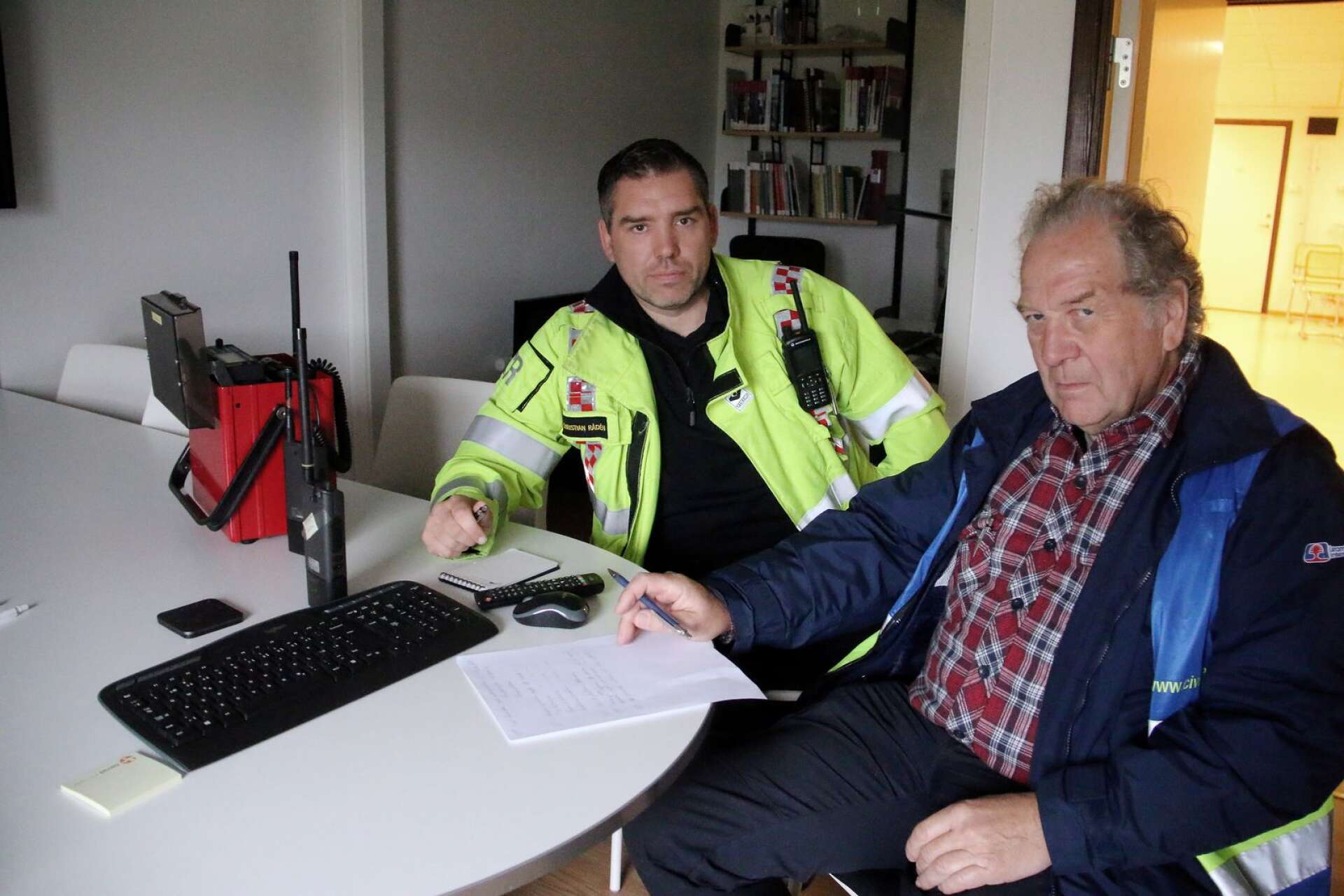 Chrstian Rådén, räddningschef i Bengtsfors, och Roger Jansson, tidigare räddnignschef i Årjäng, utgjorde staben under FRG-övningen.